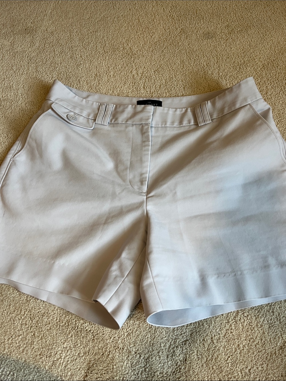 White House Black Market The 5" Short - size 4